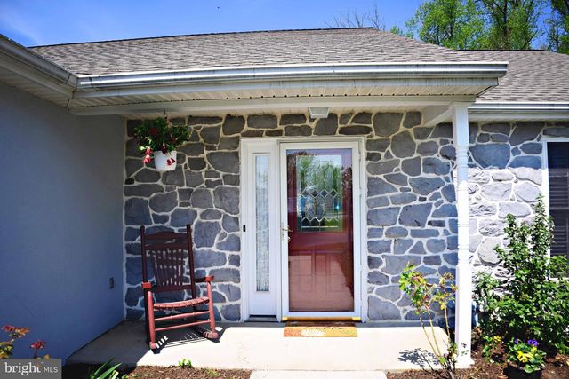 613 BLUEBERRY LN, Lebanon, PA 17046