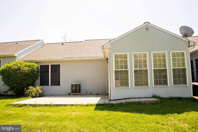 613 BLUEBERRY LN, Lebanon, PA 17046