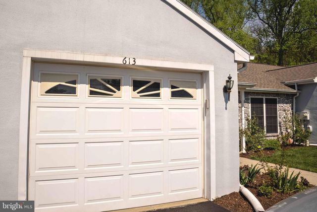 613 BLUEBERRY LN, Lebanon, PA 17046