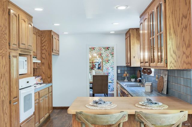 3527 Jomar Dr, Napa, CA 94558