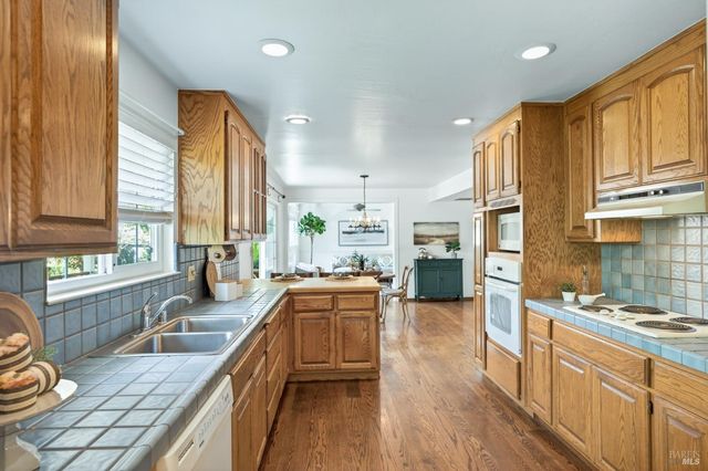 3527 Jomar Dr, Napa, CA 94558