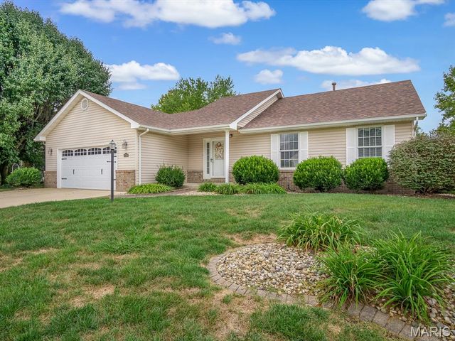 2709 Hunters Crossing Drive, Edwardsville, IL 62025