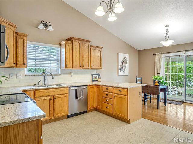 2709 Hunters Crossing Drive, Edwardsville, IL 62025