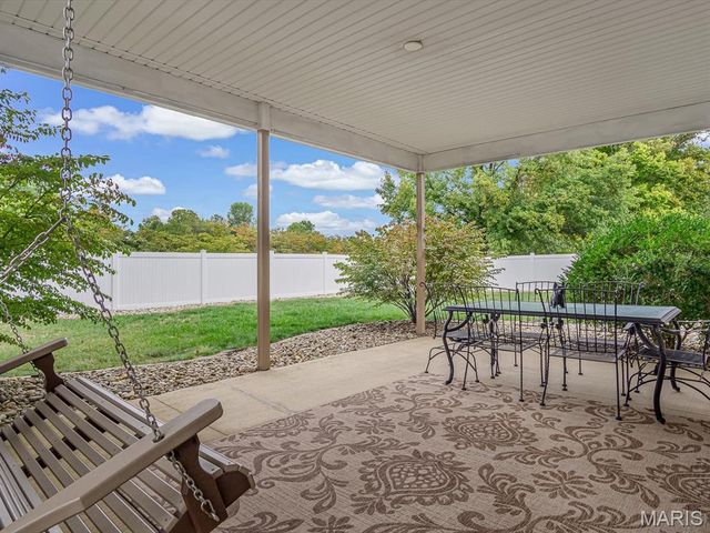 2709 Hunters Crossing Drive, Edwardsville, IL 62025