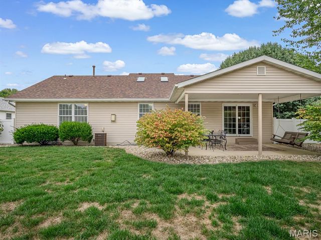 2709 Hunters Crossing Drive, Edwardsville, IL 62025