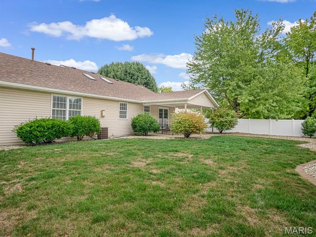 2709 Hunters Crossing Drive, Edwardsville, IL 62025