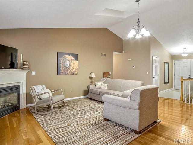 2709 Hunters Crossing Drive, Edwardsville, IL 62025