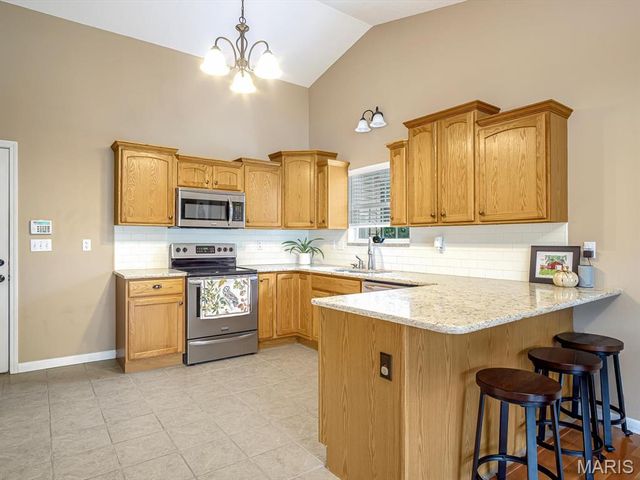 2709 Hunters Crossing Drive, Edwardsville, IL 62025
