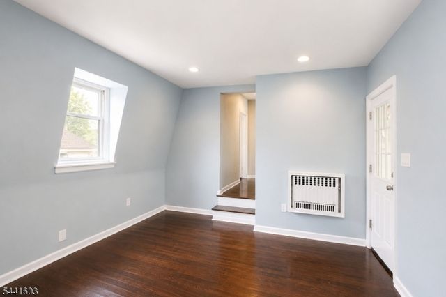 725 Chestnut St, Roselle Park Boro, NJ 07204