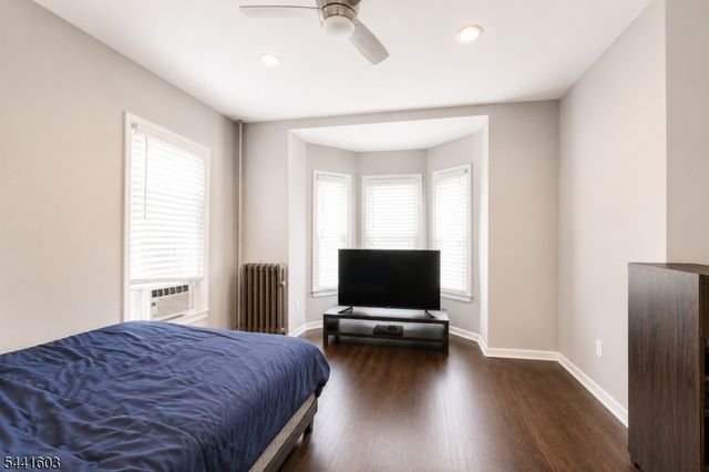 725 Chestnut St, Roselle Park Boro, NJ 07204