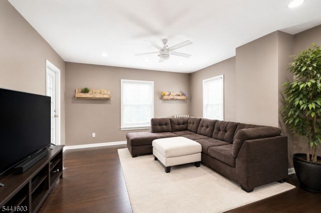 725 Chestnut St, Roselle Park Boro, NJ 07204