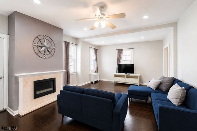 725 Chestnut St, Roselle Park Boro, NJ 07204