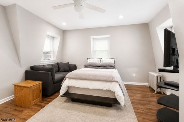 725 Chestnut St, Roselle Park Boro, NJ 07204