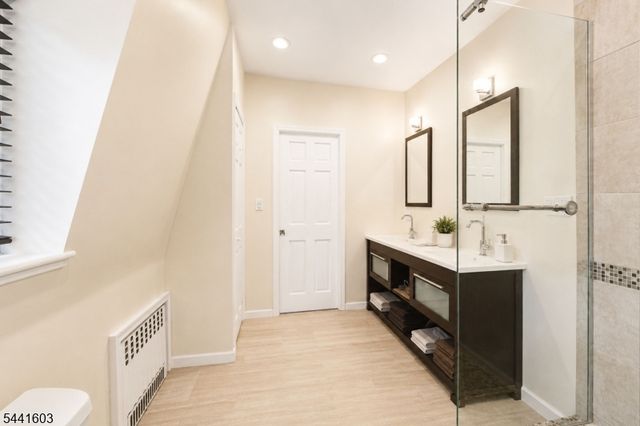 725 Chestnut St, Roselle Park Boro, NJ 07204