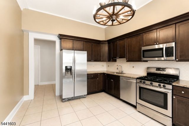725 Chestnut St, Roselle Park Boro, NJ 07204