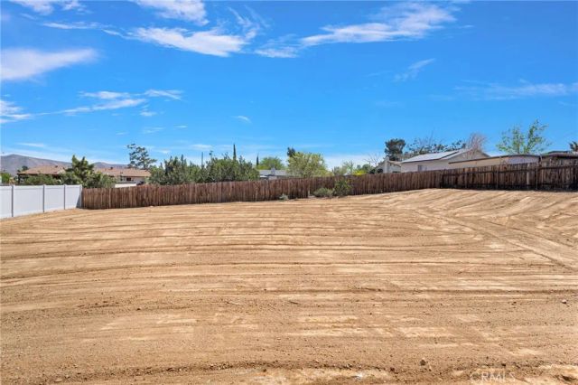 18525 Seaforth, Hesperia, CA 92345