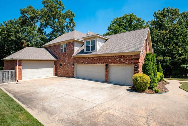 136 Manitou Drive, Maumelle, AR 72113
