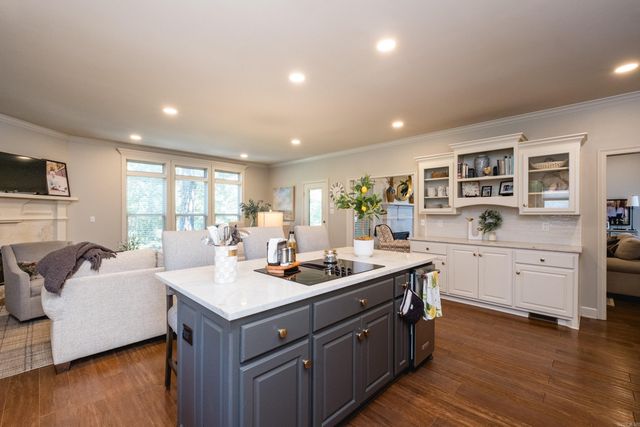 136 Manitou Drive, Maumelle, AR 72113