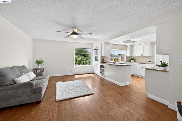 18596 W Cavendish Dr, Castro Valley, CA 94552