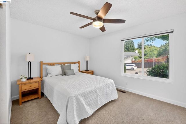 18596 W Cavendish Dr, Castro Valley, CA 94552