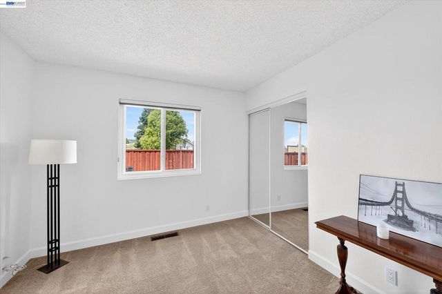 18596 W Cavendish Dr, Castro Valley, CA 94552