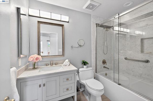 18596 W Cavendish Dr, Castro Valley, CA 94552