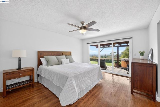 18596 W Cavendish Dr, Castro Valley, CA 94552