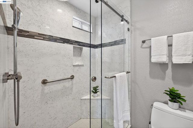 18596 W Cavendish Dr, Castro Valley, CA 94552