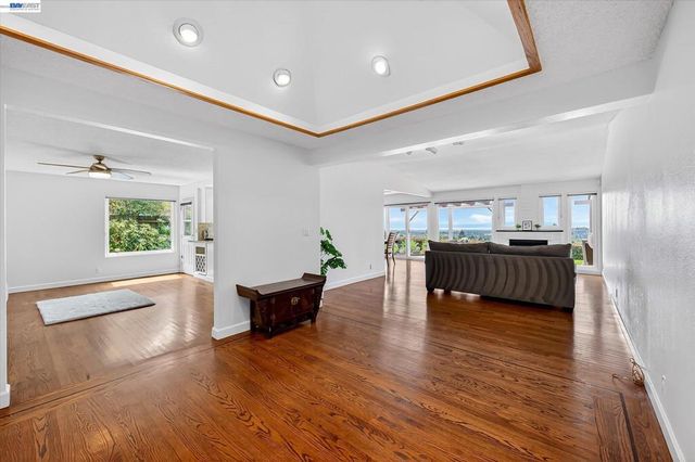 18596 W Cavendish Dr, Castro Valley, CA 94552