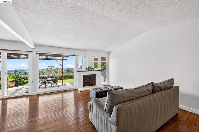 18596 W Cavendish Dr, Castro Valley, CA 94552