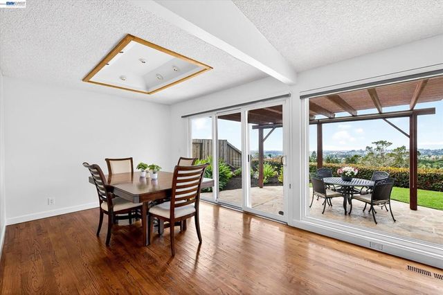 18596 W Cavendish Dr, Castro Valley, CA 94552