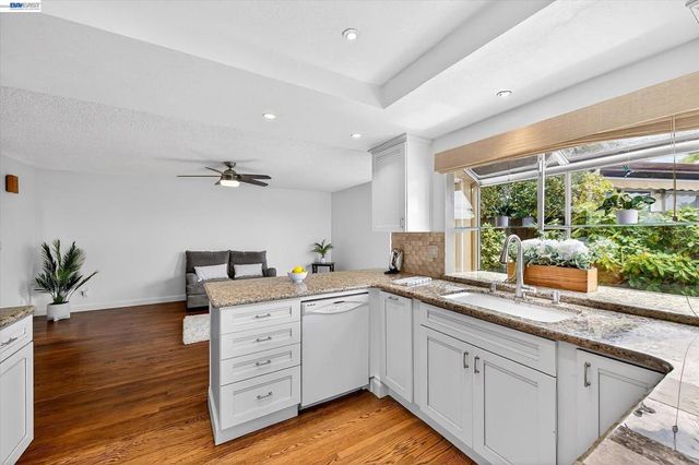 18596 W Cavendish Dr, Castro Valley, CA 94552