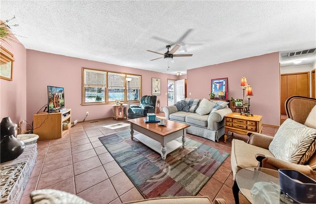 16 Tiverton Lane, Bella Vista, AR 72715