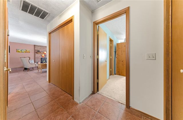 16 Tiverton Lane, Bella Vista, AR 72715