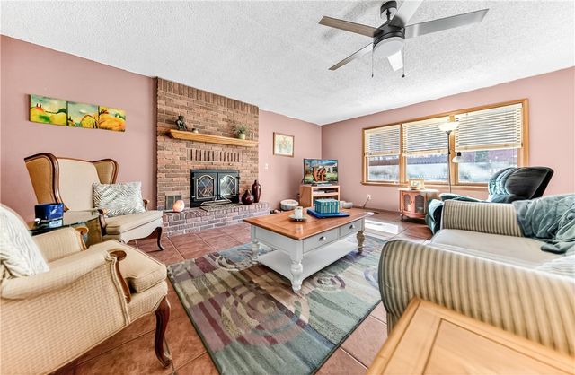 16 Tiverton Lane, Bella Vista, AR 72715