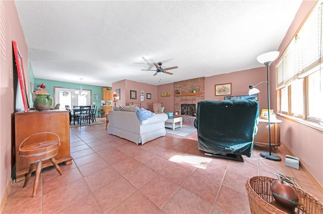 16 Tiverton Lane, Bella Vista, AR 72715