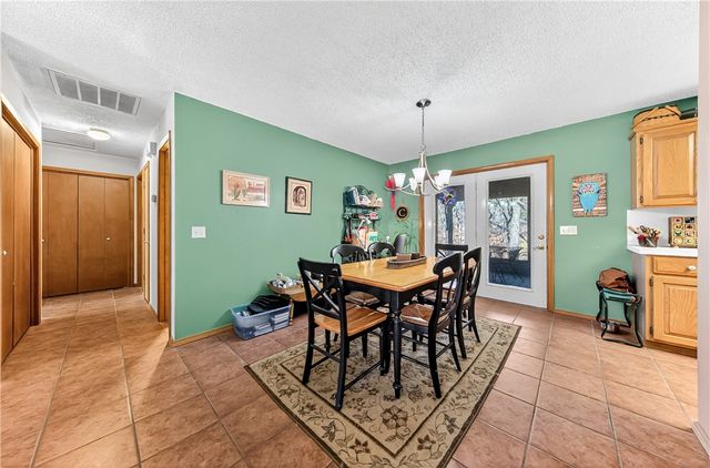 16 Tiverton Lane, Bella Vista, AR 72715