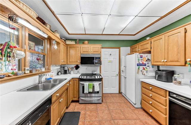 16 Tiverton Lane, Bella Vista, AR 72715