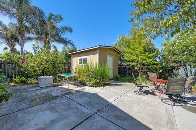 41 W Kavanagh Ave, Tracy, CA 95376