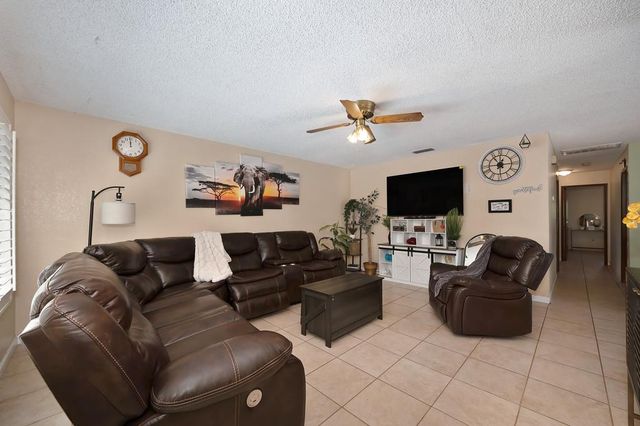 41 W Kavanagh Ave, Tracy, CA 95376