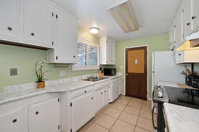 41 W Kavanagh Ave, Tracy, CA 95376