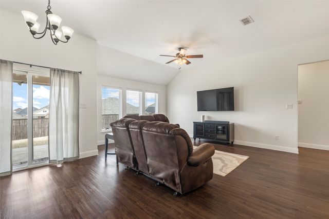 4012 Kensington Drive, Sanger, TX 76266