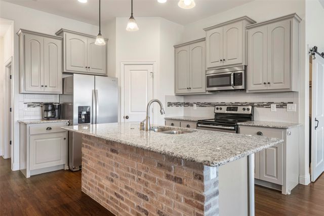 4012 Kensington Drive, Sanger, TX 76266