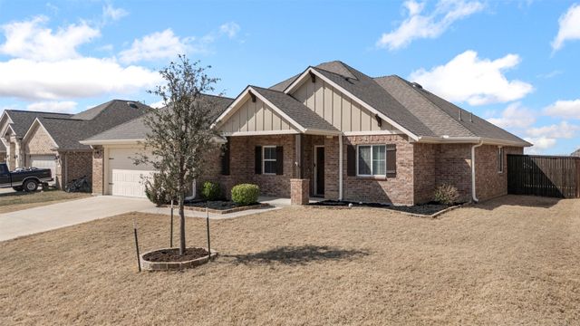 4012 Kensington Drive, Sanger, TX 76266