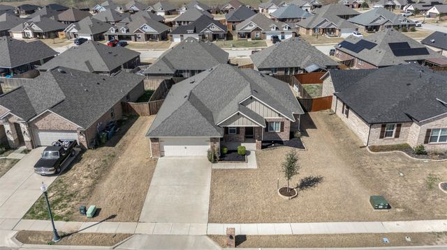 4012 Kensington Drive, Sanger, TX 76266