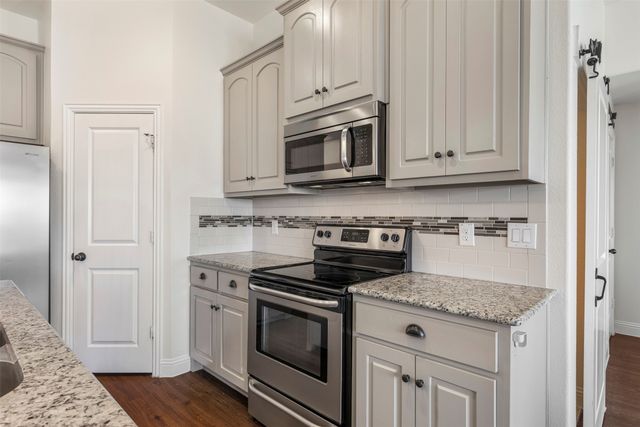 4012 Kensington Drive, Sanger, TX 76266