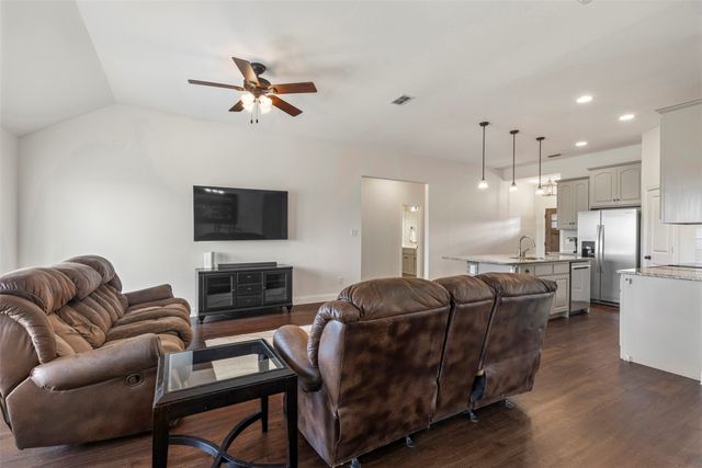 4012 Kensington Drive, Sanger, TX 76266