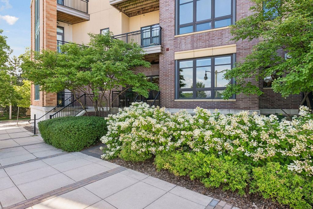 3707 Grand Way 102, Saint Louis Park, MN 55416