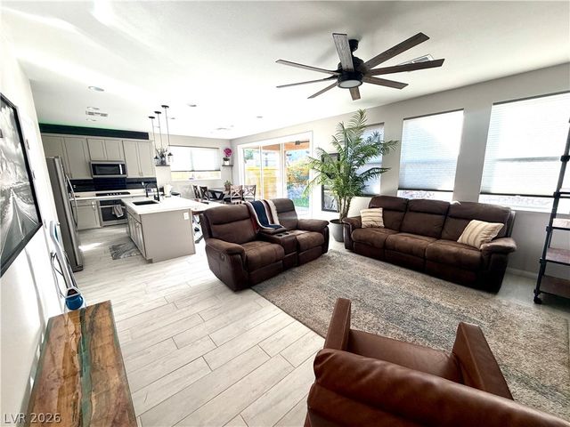 8067 Tank Loop Street, Las Vegas, NV 89166