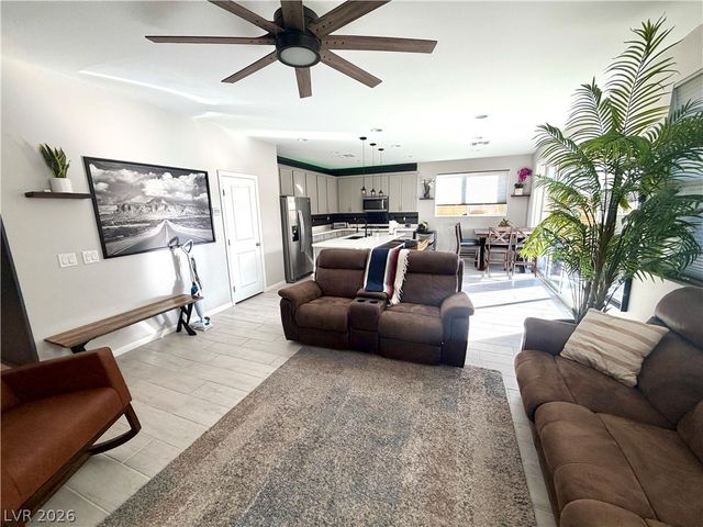 8067 Tank Loop Street, Las Vegas, NV 89166